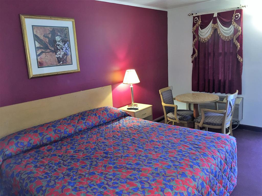 Budget Inn Wrightstown Екстериор снимка