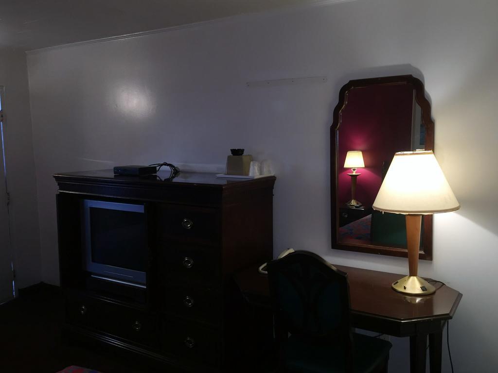 Budget Inn Wrightstown Екстериор снимка